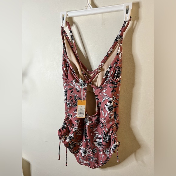 Target one-piece swimsuit NWT Size L - Picture 4 of 4
